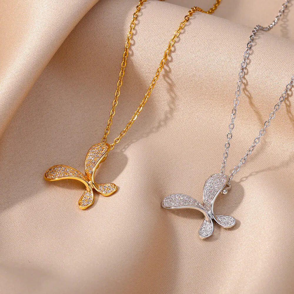 Collier pendentif croix minimaliste tendance avec zircone