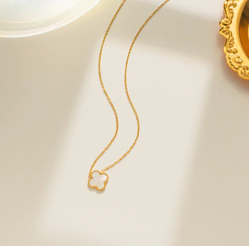 Collier Céline de luxe en or 18 carats avec trèfle pour femme (unique)