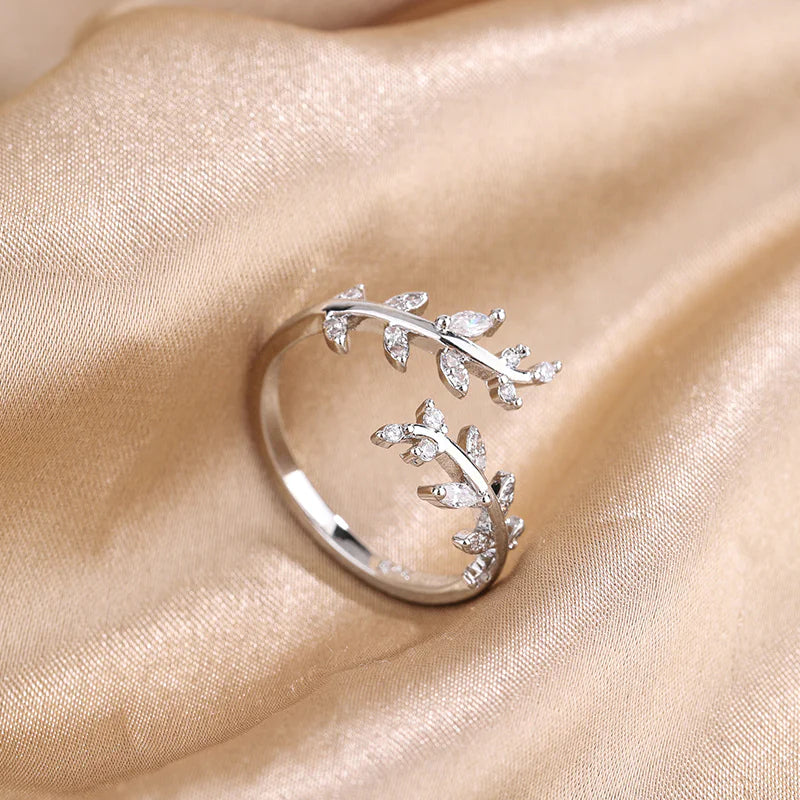 Bague ajustable en zircon à motif de feuille